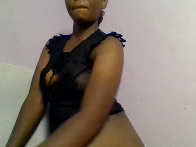 Kittydew live cam on BongaCams