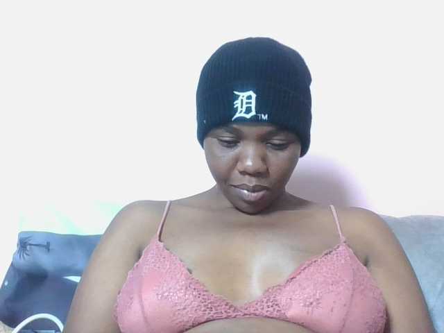 Kittydew live cam on BongaCams