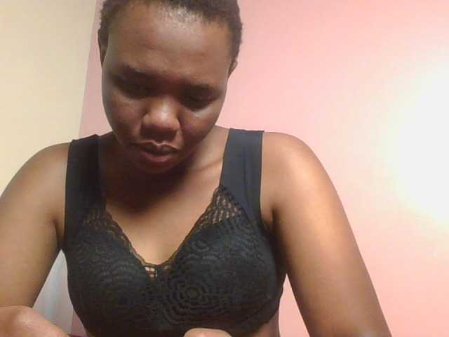Kittydew, en directo ahora en BongaCams