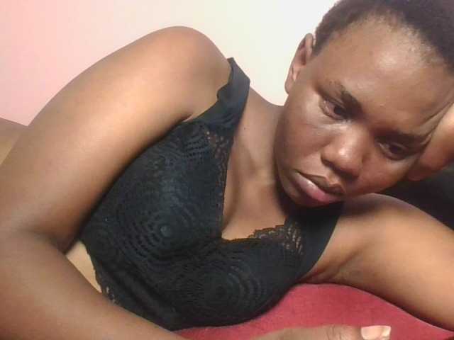 Kittydew, live now on BongaCams