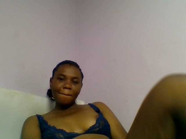 Kittydew live cam on BongaCams