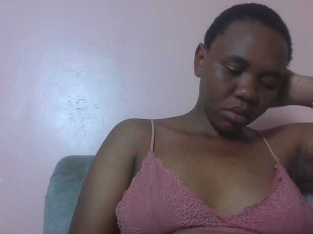 Kittydew live cam on BongaCams