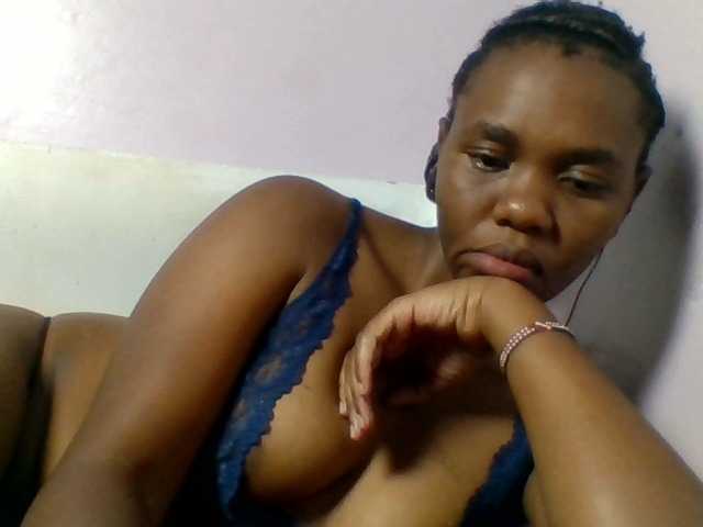 Kittydew live cam on BongaCams