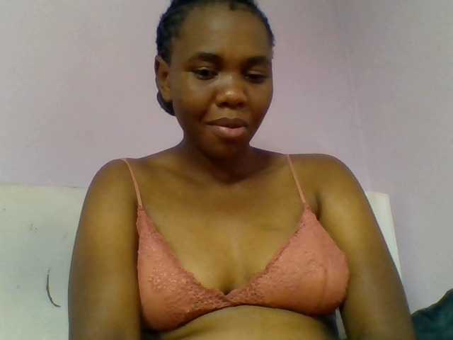 Kittydew live cam on BongaCams