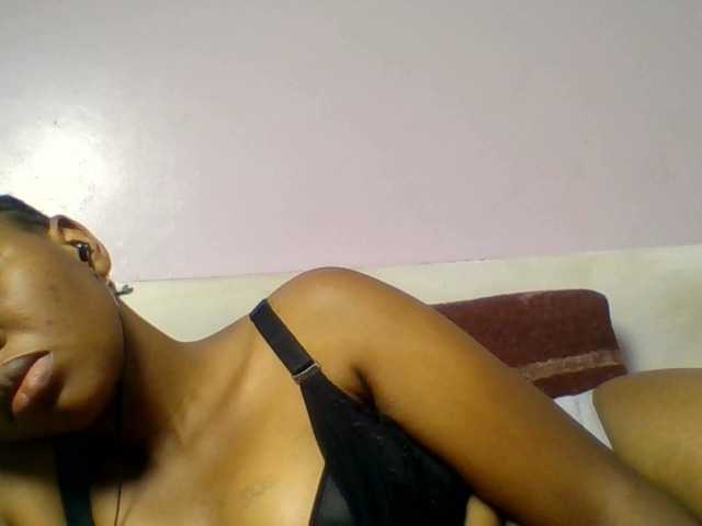 Kittydew live cam on BongaCams