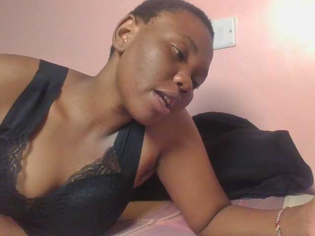 Kittydew live cam on BongaCams