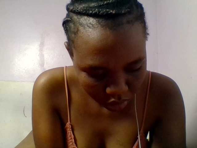 Kittydew live cam on BongaCams