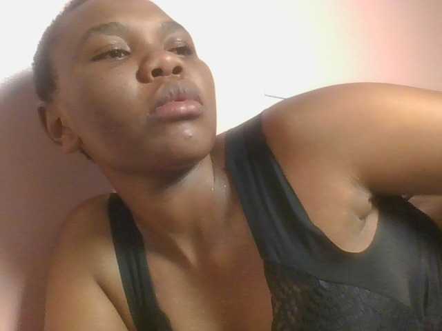 Kittydew live cam on BongaCams