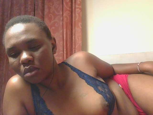Kittydew live cam on BongaCams