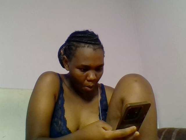 Kittydew live cam on BongaCams