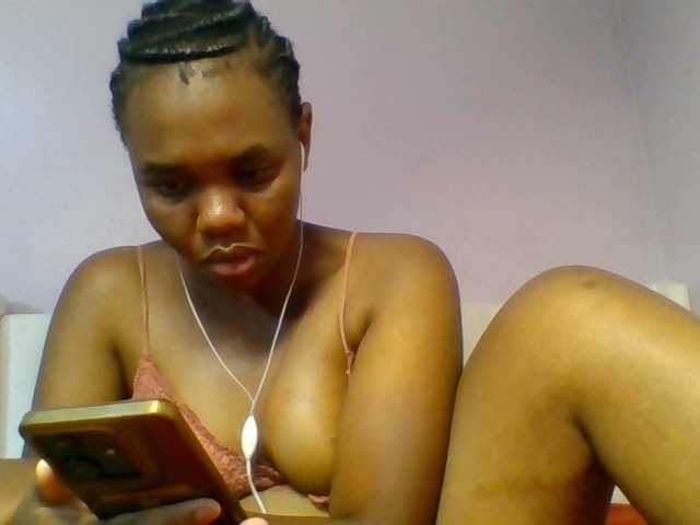 Kittydew live cam on BongaCams
