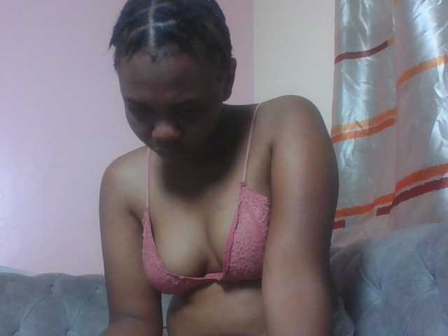 Kittydew live cam on BongaCams