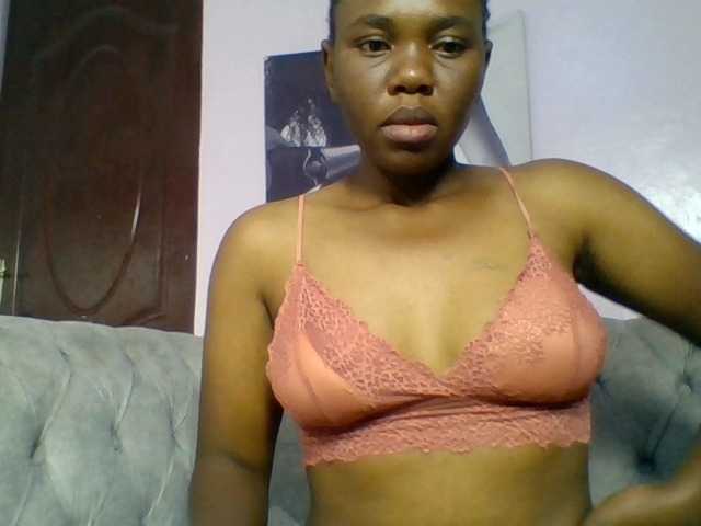 Kittydew live cam on BongaCams