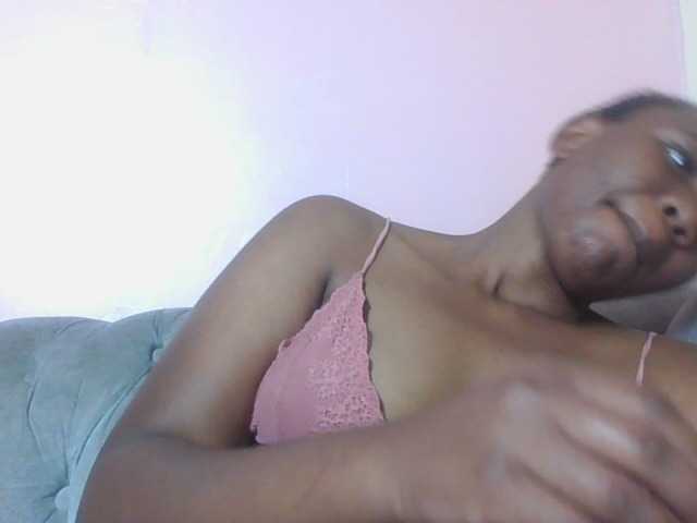 Kittydew live cam on BongaCams