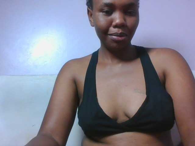 Kittydew live cam on BongaCams