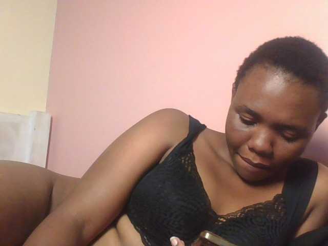 Kittydew, live now on BongaCams