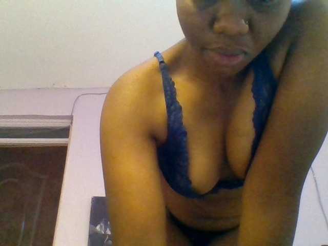 Kittydew live cam on BongaCams
