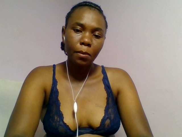 Kittydew Live Cam on BongaCams