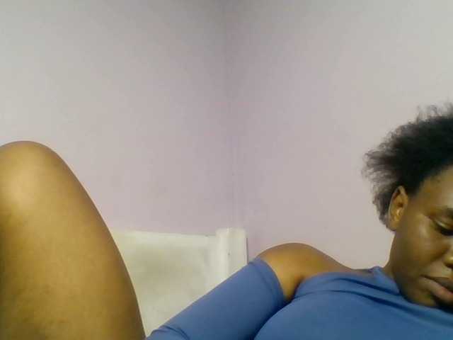 Kittydew live cam on BongaCams