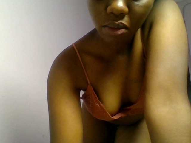 Kittydew live cam on BongaCams