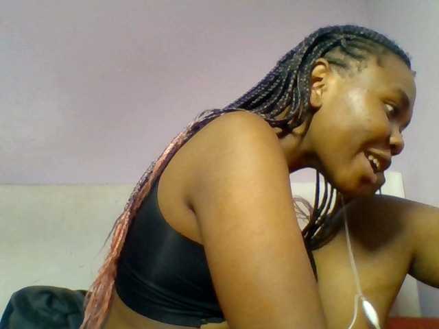 Kittydew live cam on BongaCams