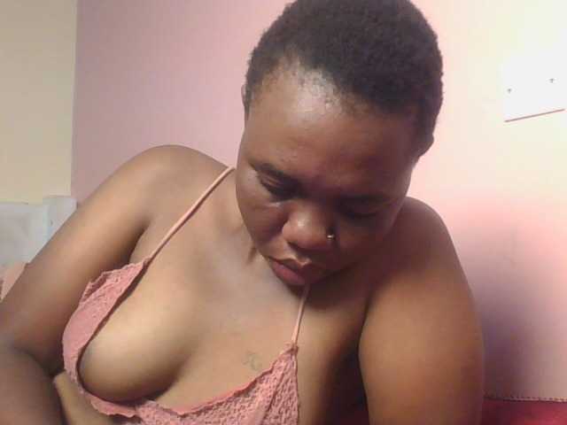 Kittydew live cam on BongaCams