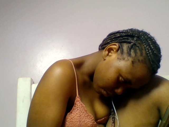 Kittydew live cam on BongaCams