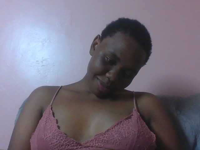 Kittydew live cam on BongaCams