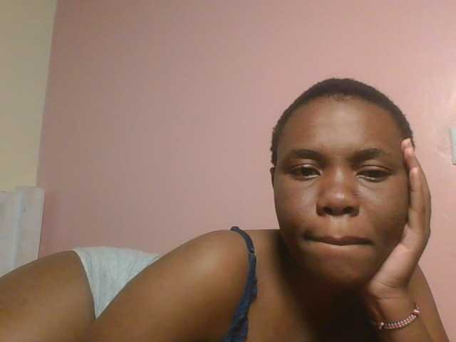 Kittydew, live now on BongaCams