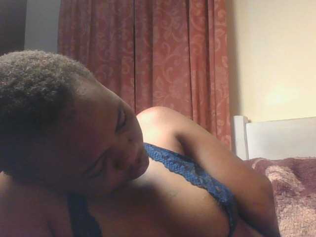 Kittydew live cam on BongaCams