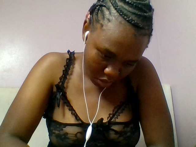 Kittydew live cam on BongaCams
