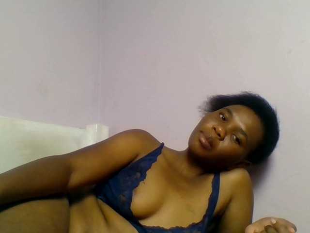 Kittydew live cam on BongaCams