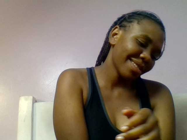 Kittydew live cam on BongaCams