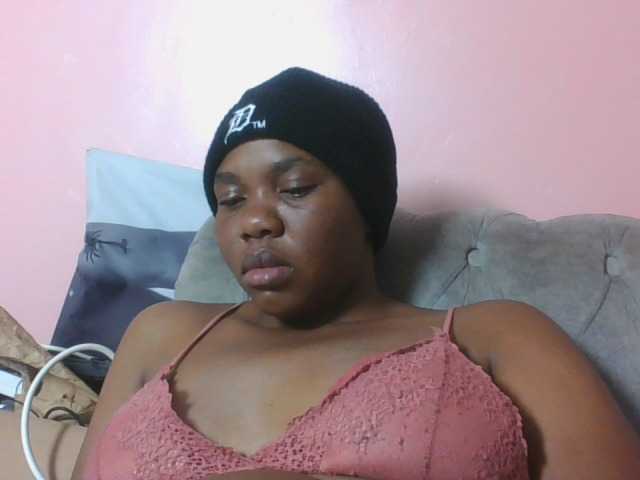 Kittydew live cam on BongaCams