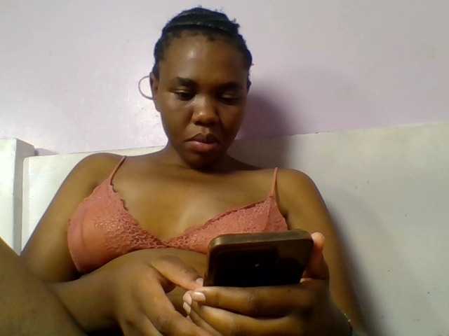 Kittydew live cam on BongaCams