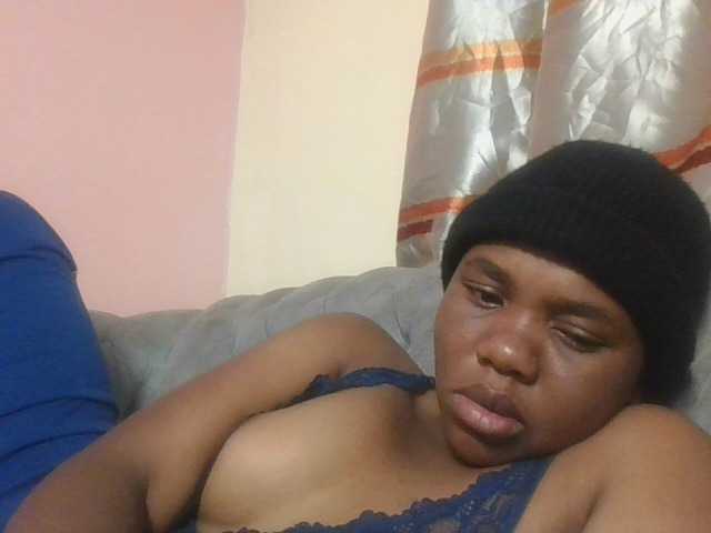 Kittydew live cam on BongaCams