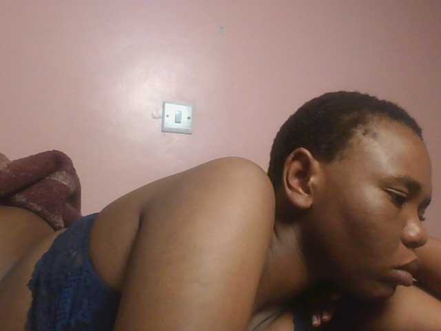 Kittydew live cam on BongaCams