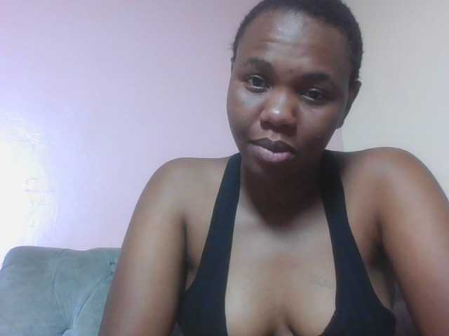le modèle Kittydew est en webcam porno dans un show sur le site bongacams, il possède les tags suivants: Ebony,Brunette,Trimmed
