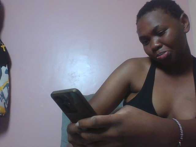Kittydew live cam on BongaCams