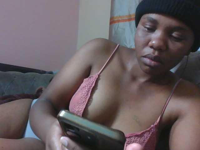 Kittydew live cam on BongaCams