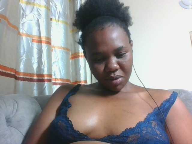 Kittydew live cam on BongaCams