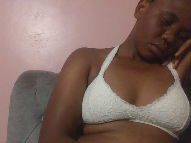 Kittydew live cam on BongaCams