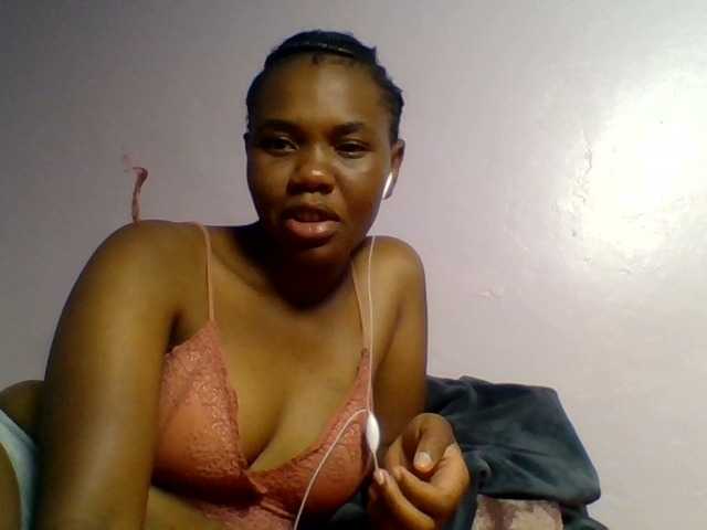 Kittydew live cam on BongaCams