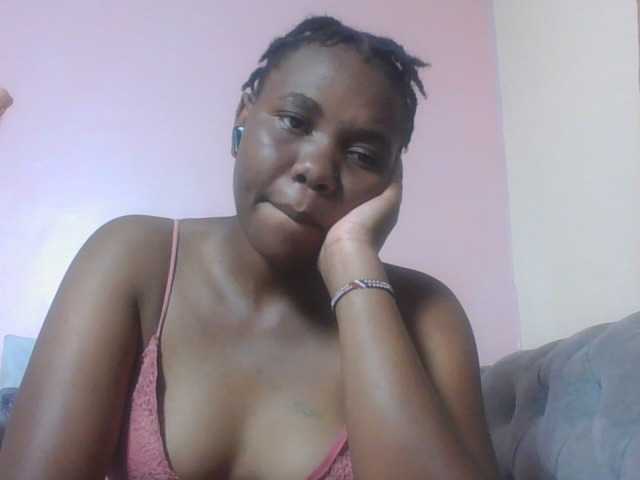 Kittydew live cam on BongaCams