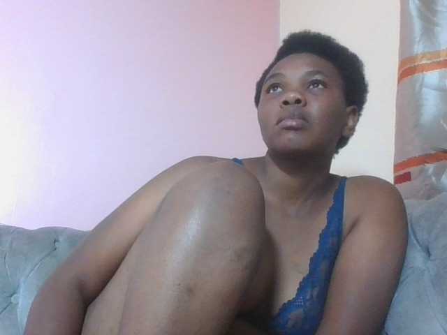 Kittydew live cam on BongaCams