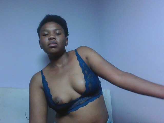 Kittydew live cam on BongaCams