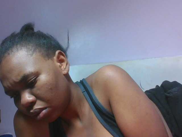 Kittydew live cam on BongaCams
