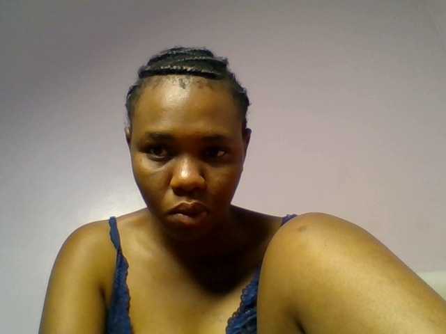 le modèle Kittydew est en webcam porno dans un show sur le site bongacams, il possède les tags suivants: Ebony,Brunette,Trimmed