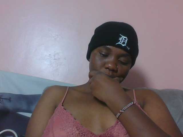 Kittydew live cam on BongaCams