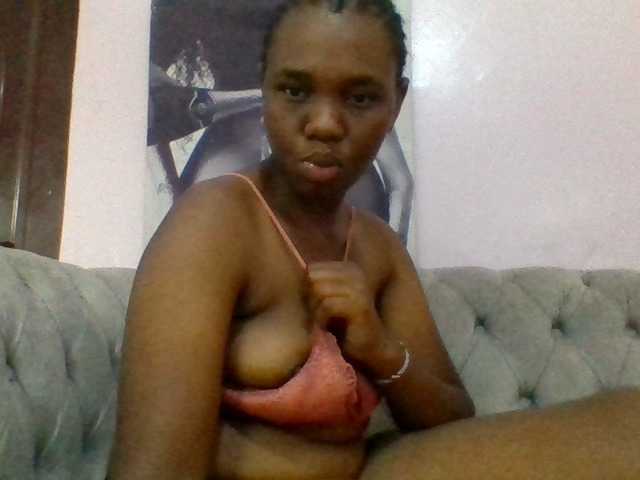 Kittydew live cam on BongaCams